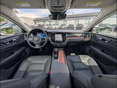 Certified 2025 Volvo V60 B5 Cross Country Plus AWD/4WD image 13