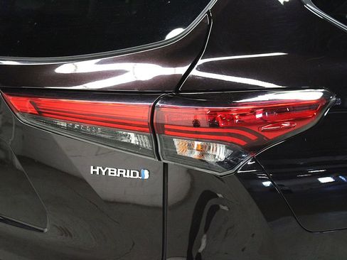 Used 2020 Toyota Highlander XLE AWD/4WD image 44