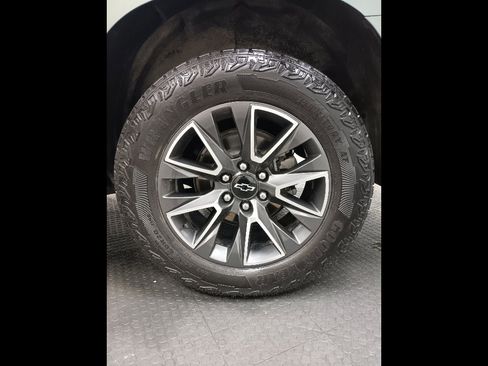 Used 2024 Chevrolet Tahoe Z71 w/ Luxury Package image 29