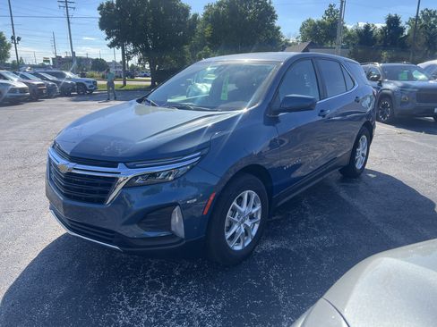 Used 2024 Chevrolet Equinox LT w/ LPO, Floor Liner Package FWD image 4