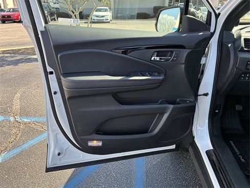 Certified 2025 Honda Ridgeline Black Edition image 17