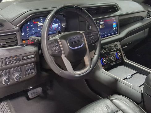 Used 2024 GMC Yukon XL Denali w/ Advanced Technology Package image 10