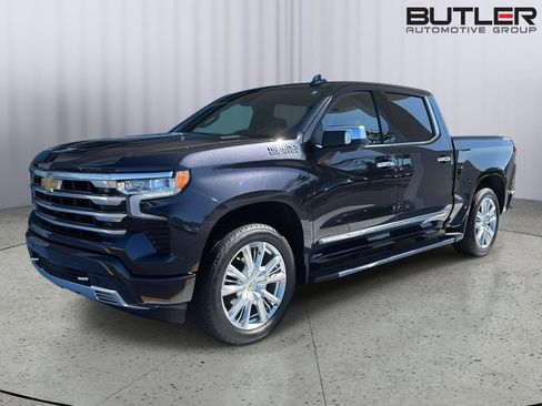 Used 2023 Chevrolet Silverado 1500 High Country w/ Technology Package image 2