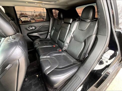 Used 2019 Jeep Cherokee Limited w/ Technology Group image 31