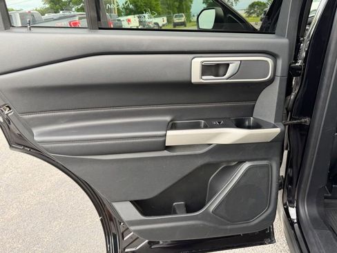 Used 2022 Ford Explorer XLT w/ Equipment Group 202A AWD/4WD image 16