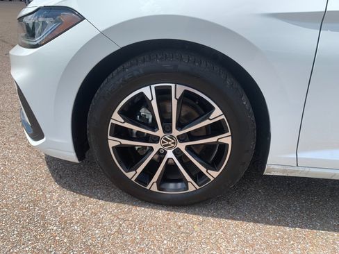 Used 2025 Volkswagen Jetta Sport FWD image 33