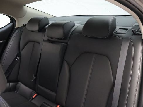Used 2023 Genesis G70 2.0T RWD image 18