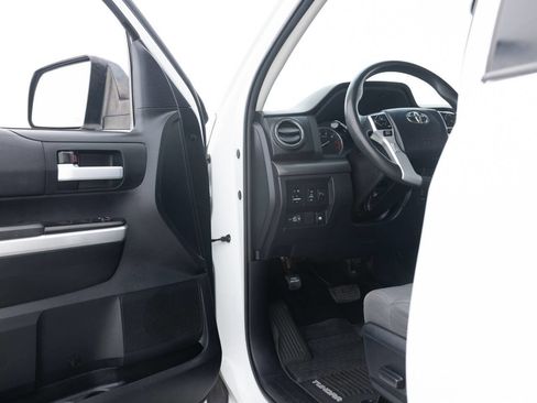 Used 2017 Toyota Tundra SR5 w/ SR5 Upgrade Package image 28