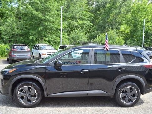 Used 2025 Nissan Rogue SV AWD/4WD image 5