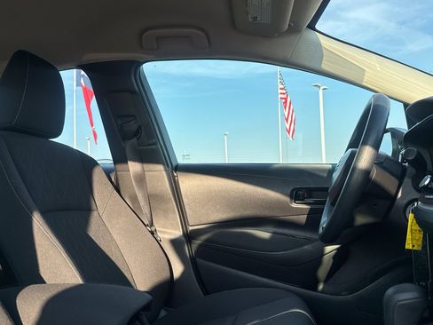 Used 2025 Toyota Corolla LE FWD image 27