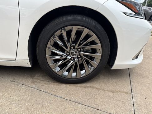 Certified 2025 Lexus ES 300h Ultra Luxury w/ Accessory Package (Z1) FWD image 13