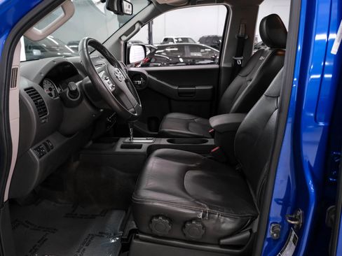 Used 2015 Nissan Xterra PRO-4X w/ Pro-4x Leather Package AWD/4WD image 3