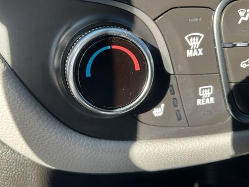 Used 2020 Chevrolet Equinox LT w/ Driver Convenience Package image 22