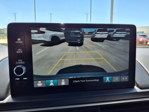 Used 2025 Honda Pilot EX-L image 10