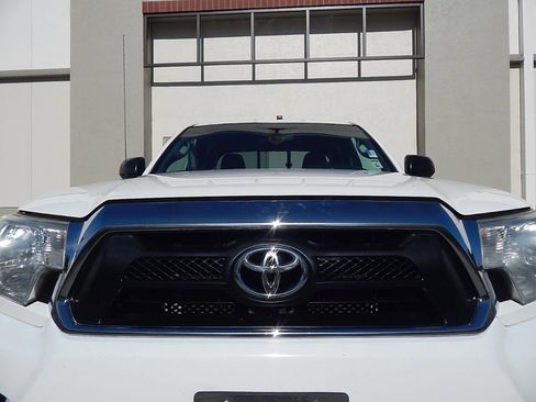 Used 2015 Toyota Tacoma PreRunner w/ SR5 Package RWD image 17