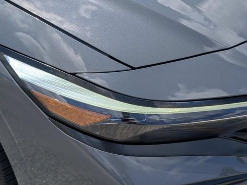 Used 2025 Hyundai Elantra SEL w/ Cargo Package FWD image 5