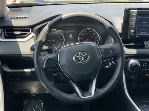 Used 2022 Toyota RAV4 XLE Premium FWD image 8