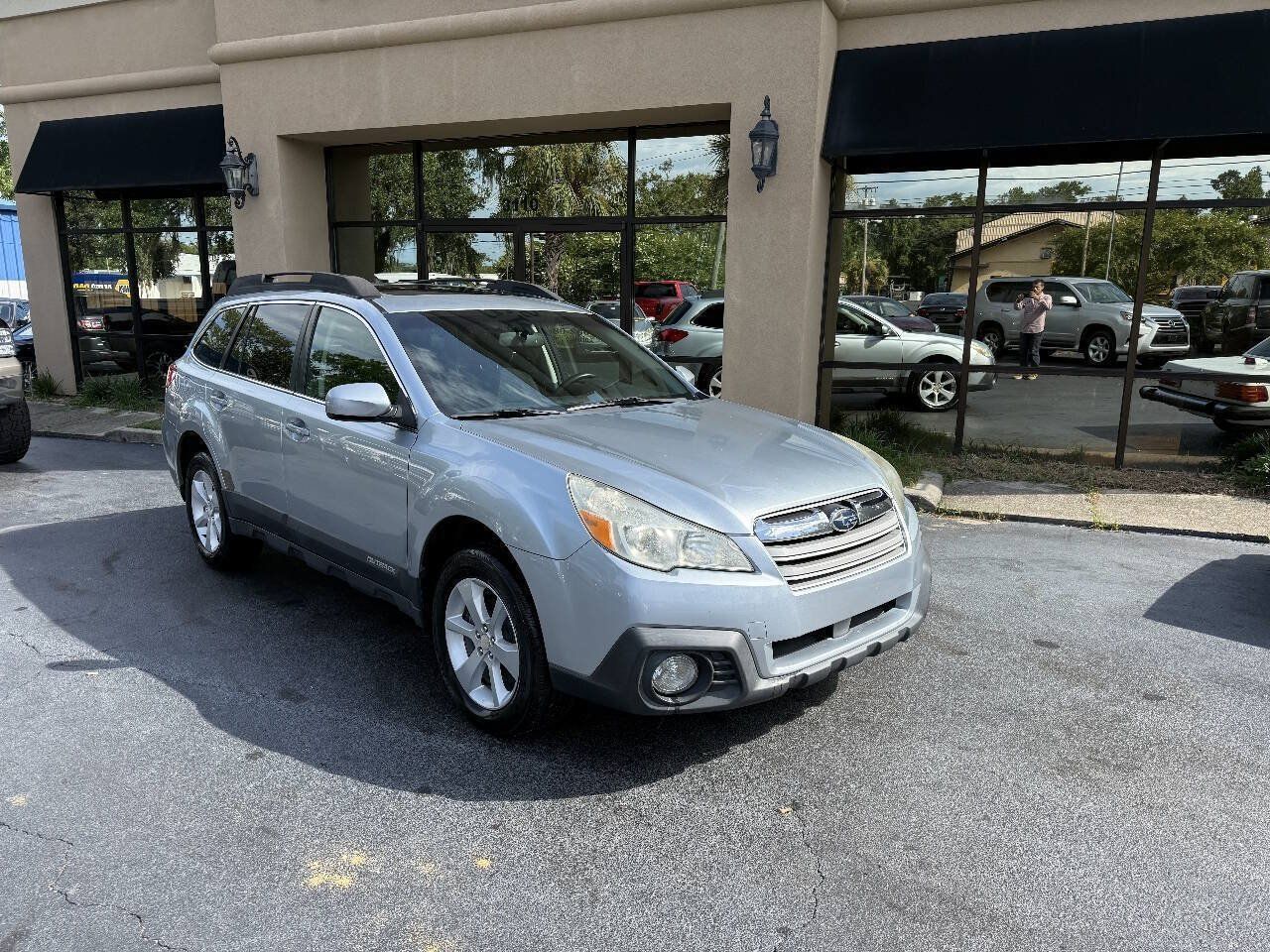 Used 2014 Subaru Outback 2.5i Premium w/ Moonroof Package AWD/4WD image 1
