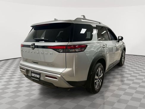 Used 2025 Nissan Pathfinder SL AWD/4WD image 3