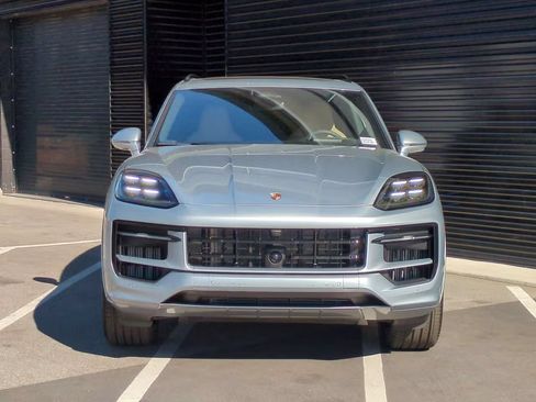 Certified 2026 Porsche Cayenne AWD/4WD image 10