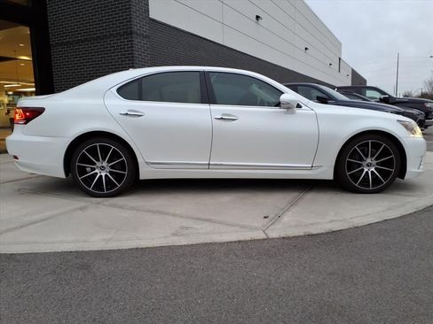 Used 2014 Lexus LS 460 w/ Comfort Package RWD image 8
