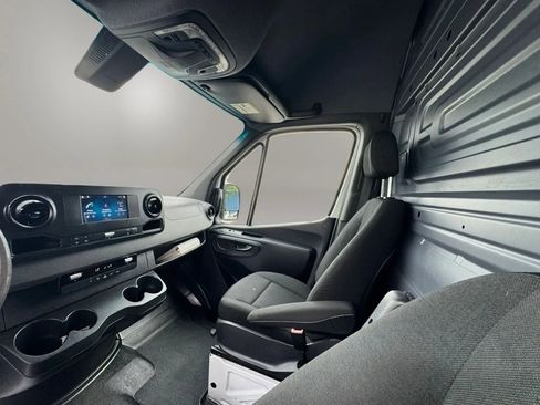 Used 2019 Mercedes-Benz Sprinter 2500 w/ Driver Convenience Package image 12