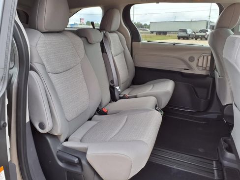 Certified 2023 Toyota Sienna LE FWD image 18