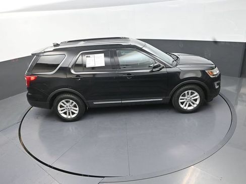 Used 2017 Ford Explorer XLT w/ Equipment Group 201A FWD image 19