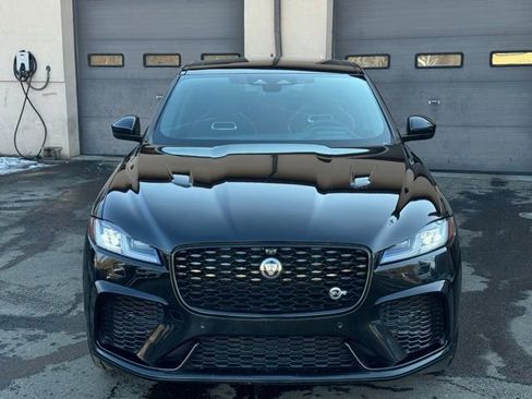Used 2023 Jaguar F-PACE SVR image 2