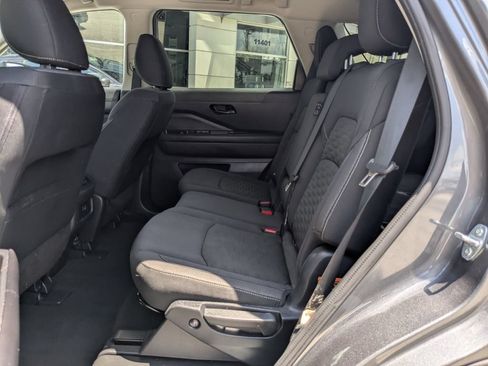 Used 2025 Nissan Pathfinder SV AWD/4WD image 19