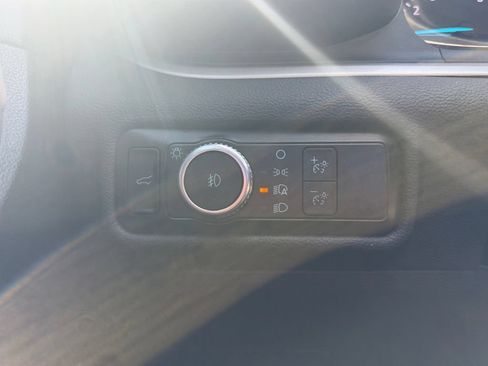 Used 2022 Ford Explorer XLT w/ Equipment Group 202A RWD image 23