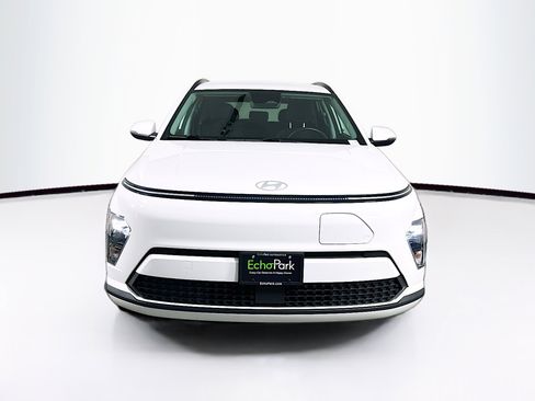 Used 2024 Hyundai Kona SEL FWD image 2