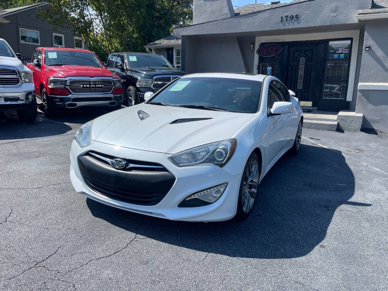 Used 2015 Hyundai Genesis 3.8 RWD image 2