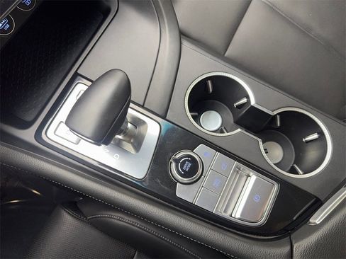 Used 2025 Genesis G70 2.5T image 68