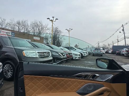 Used 2022 BMW M8 Competition image 9