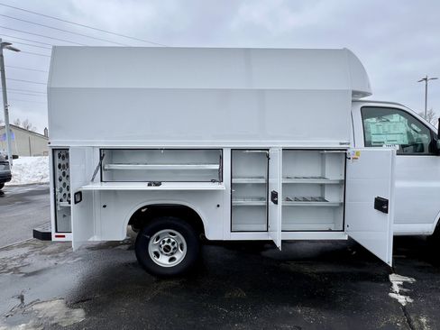 New 2025 GMC Savana 3500 1WT w/ Power Convenience Package image 18