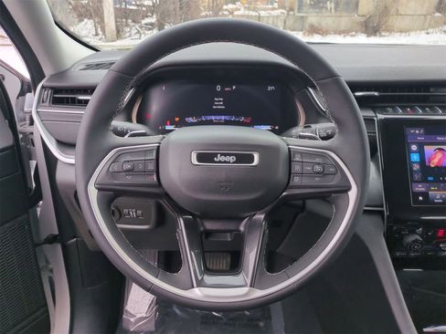 Certified 2023 Jeep Grand Cherokee Laredo w/ Luxury Tech Group I image 22