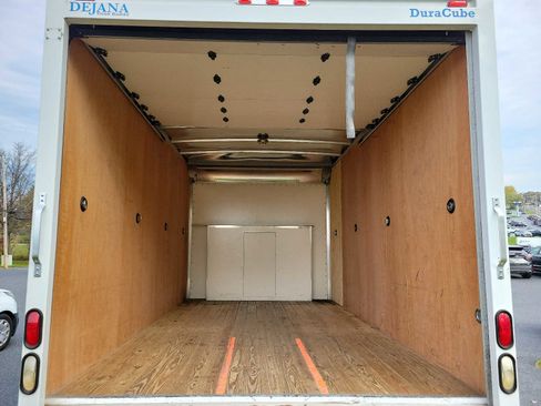 Used 2017 Ford E-350 and Econoline 350 Super Duty w/ Power Windows & Locks Group image 24