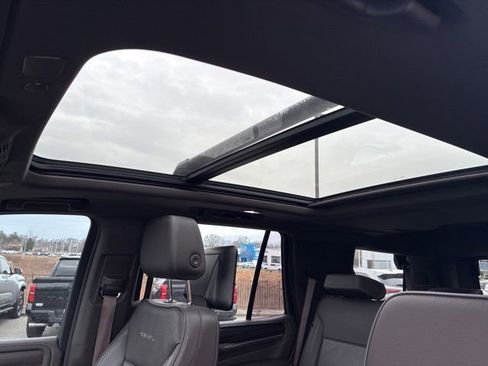 Used 2021 GMC Yukon Denali w/ Denali Ultimate Package image 14