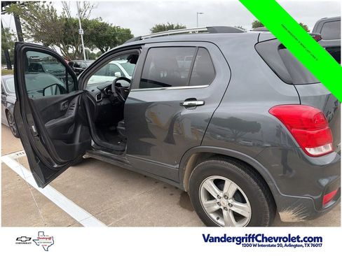 Used 2018 Chevrolet Trax LT w/ LT Convenience Package FWD image 12