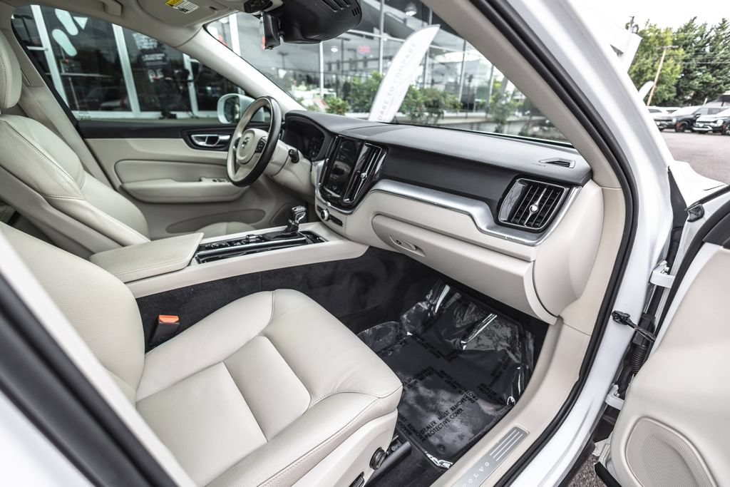Used 2018 Volvo XC60 T5 Momentum w/ Convenience Package AWD/4WD image 26