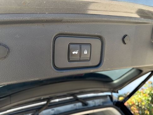 Used 2025 Nissan Pathfinder SV FWD image 19