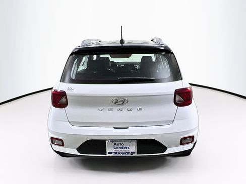 Used 2023 Hyundai Venue Limited FWD image 6