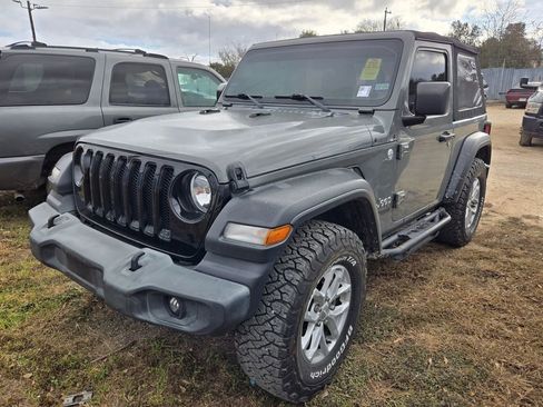 Used 2019 Jeep Wrangler Sport image 3