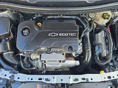 Used 2017 Chevrolet Cruze LT image 14