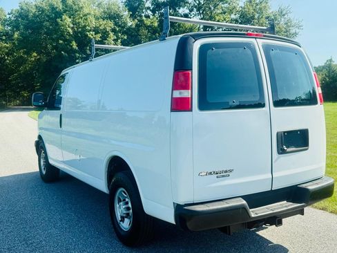 Used 2016 Chevrolet Express 2500 RWD image 2