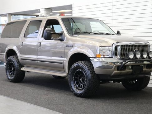 Used 2002 Ford Excursion Limited image 2