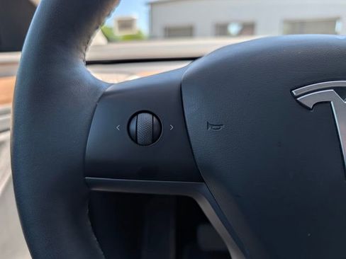 Used 2024 Tesla Model Y Long Range AWD/4WD image 20