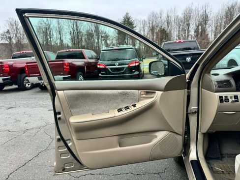 Used 2005 Toyota Corolla LE image 8