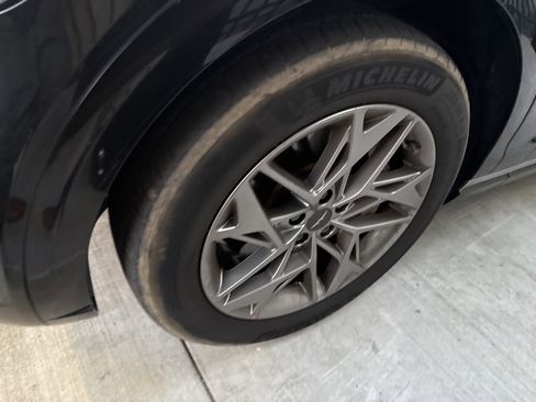 Used 2023 Genesis GV70 2.5T w/ Select Package image 3